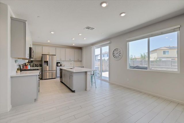 794 Berryessa Way, Olivehurst, CA 95961