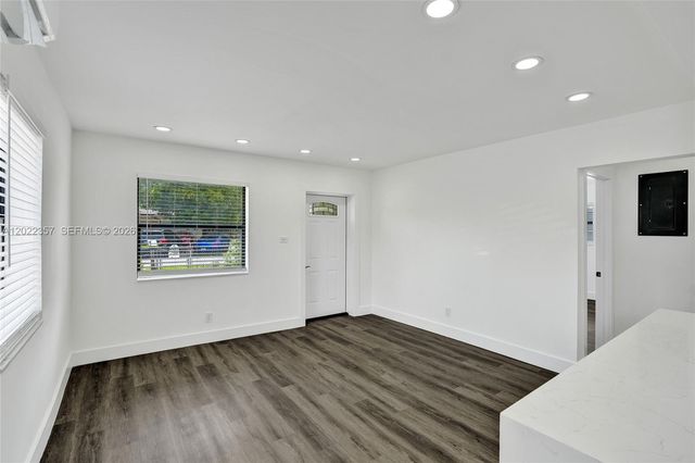 733 NW 15th Ter, Fort Lauderdale, FL 33311