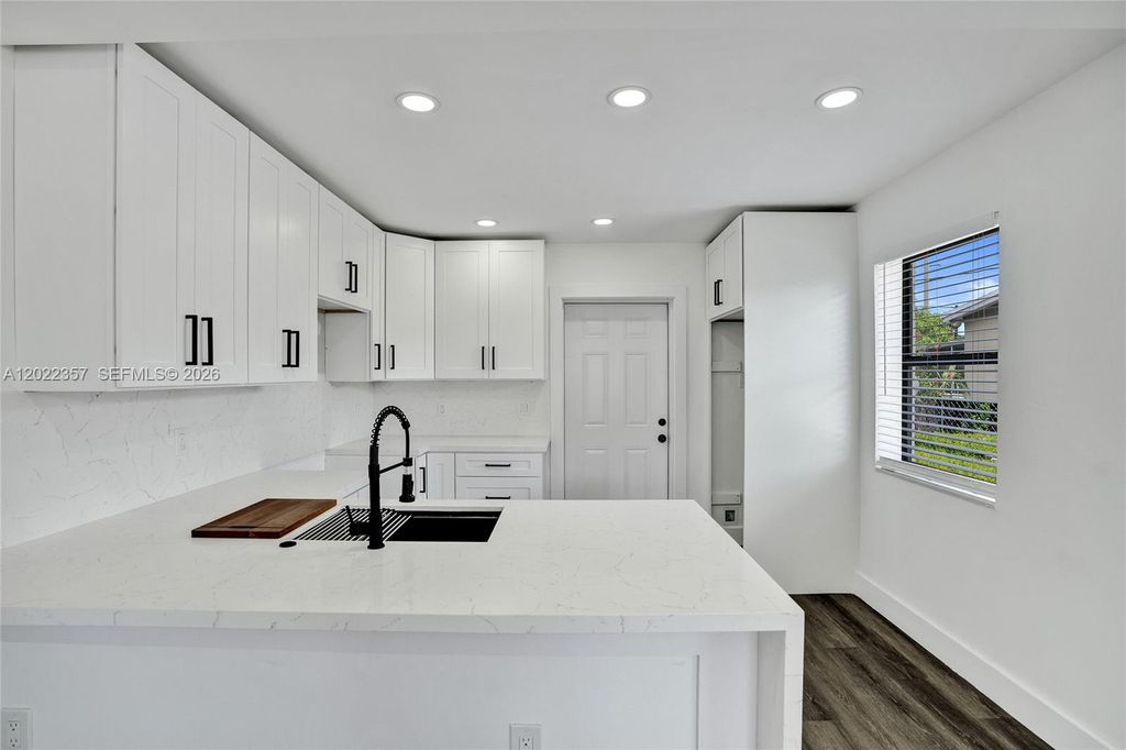 733 NW 15th Ter, Fort Lauderdale, FL 33311
