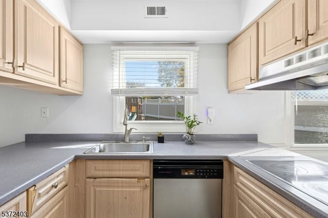 7 Concord Dr, Franklin Twp., NJ 08873