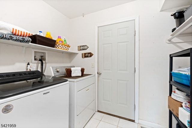 16 Ditmars Cir, Hillsborough Twp., NJ 08844