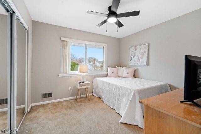 16 Ditmars Cir, Hillsborough Twp., NJ 08844