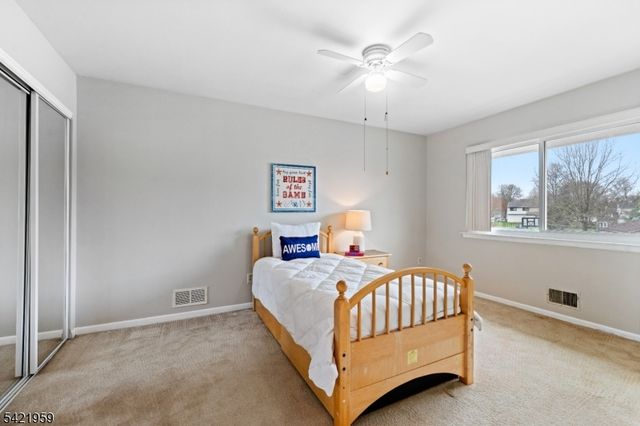 16 Ditmars Cir, Hillsborough Twp., NJ 08844