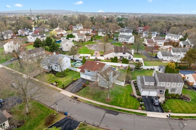 16 Ditmars Cir, Hillsborough Twp., NJ 08844