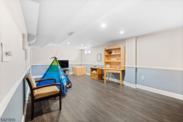 16 Ditmars Cir, Hillsborough Twp., NJ 08844