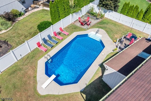 16 Ditmars Cir, Hillsborough Twp., NJ 08844