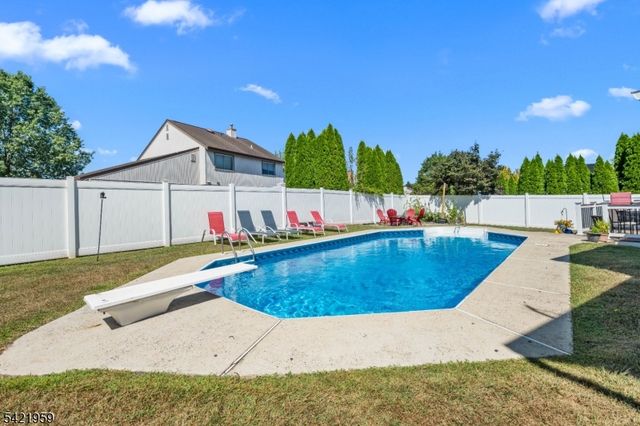 16 Ditmars Cir, Hillsborough Twp., NJ 08844