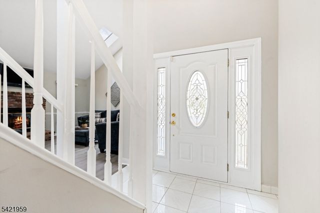16 Ditmars Cir, Hillsborough Twp., NJ 08844