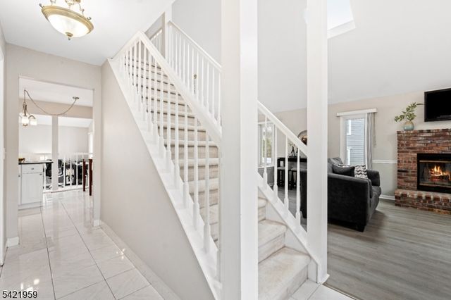 16 Ditmars Cir, Hillsborough Twp., NJ 08844