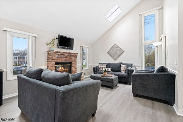 16 Ditmars Cir, Hillsborough Twp., NJ 08844