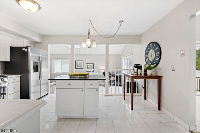 16 Ditmars Cir, Hillsborough Twp., NJ 08844