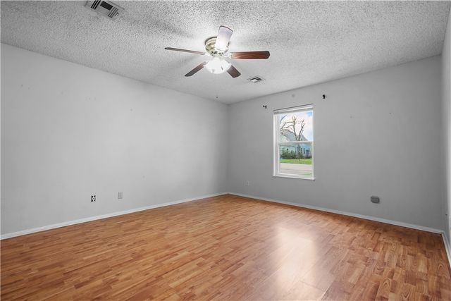 918 W 5th Street, Mcgregor, TX 76657