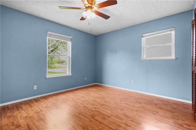 918 W 5th Street, Mcgregor, TX 76657