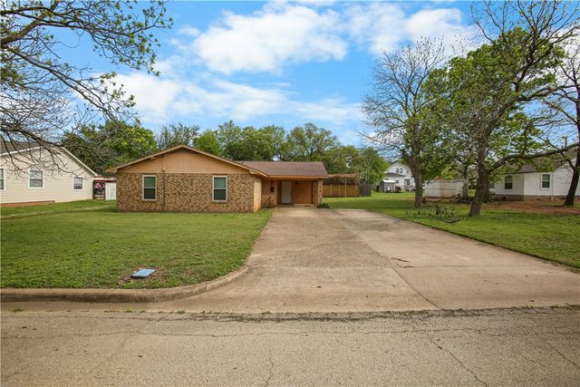 918 W 5th Street, Mcgregor, TX 76657