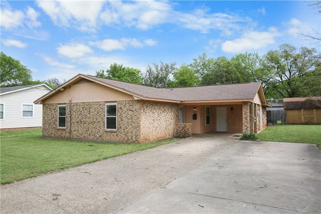 918 W 5th Street, Mcgregor, TX 76657