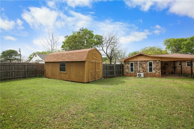 918 W 5th Street, Mcgregor, TX 76657