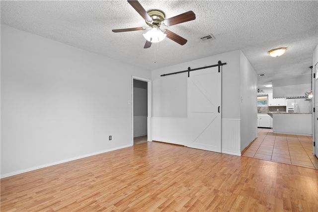 918 W 5th Street, Mcgregor, TX 76657