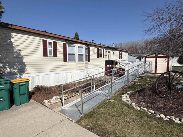402 Opal Avenue, Lannon, WI 53046