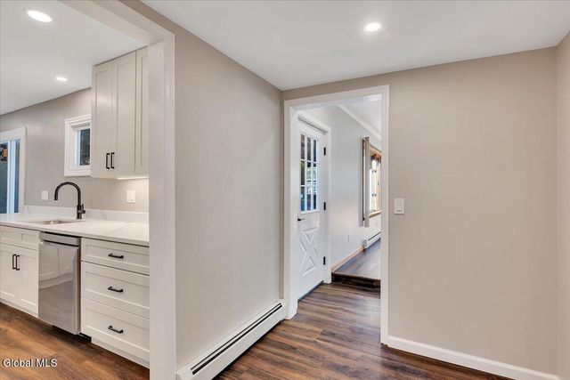 37 Greenwood Road, North Greenbush, NY 12198