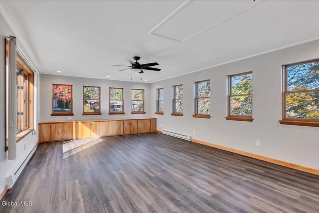 37 Greenwood Road, North Greenbush, NY 12198