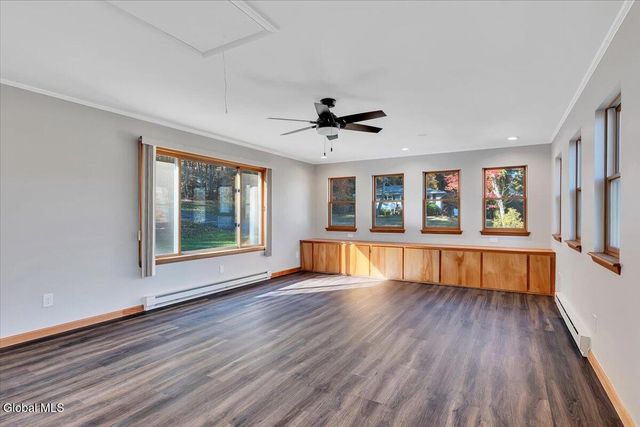 37 Greenwood Road, North Greenbush, NY 12198