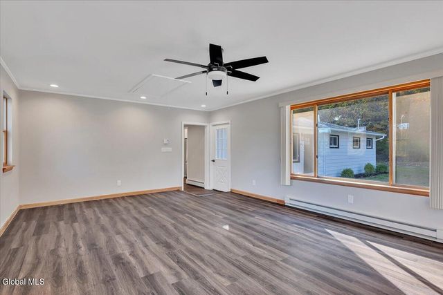 37 Greenwood Road, North Greenbush, NY 12198