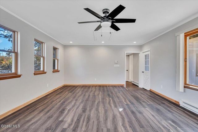 37 Greenwood Road, North Greenbush, NY 12198