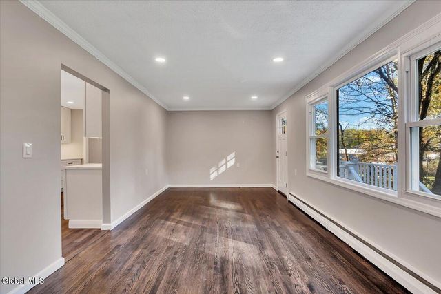 37 Greenwood Road, North Greenbush, NY 12198