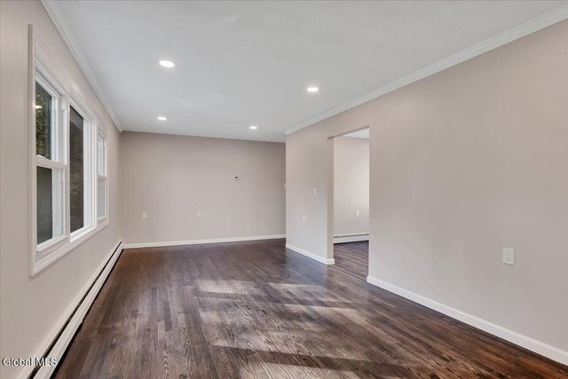 37 Greenwood Road, North Greenbush, NY 12198