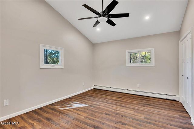 37 Greenwood Road, North Greenbush, NY 12198