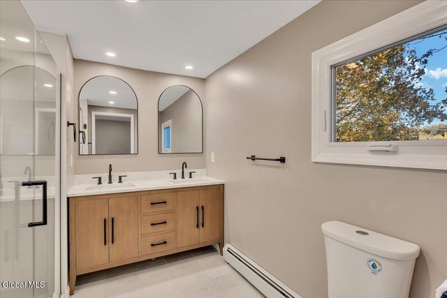 37 Greenwood Road, North Greenbush, NY 12198