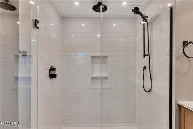 37 Greenwood Road, North Greenbush, NY 12198