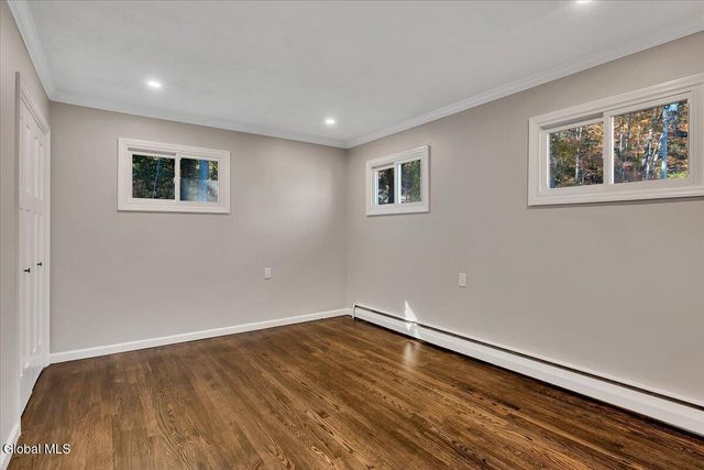 37 Greenwood Road, North Greenbush, NY 12198