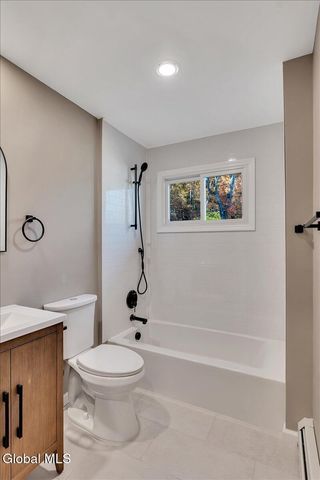 37 Greenwood Road, North Greenbush, NY 12198