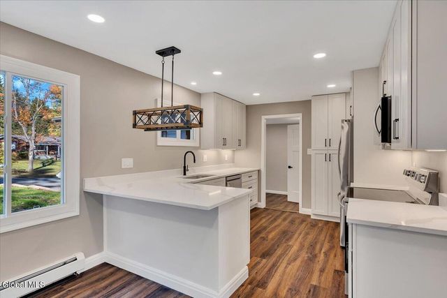 37 Greenwood Road, North Greenbush, NY 12198