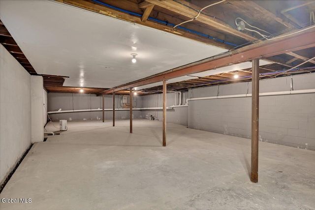 37 Greenwood Road, North Greenbush, NY 12198