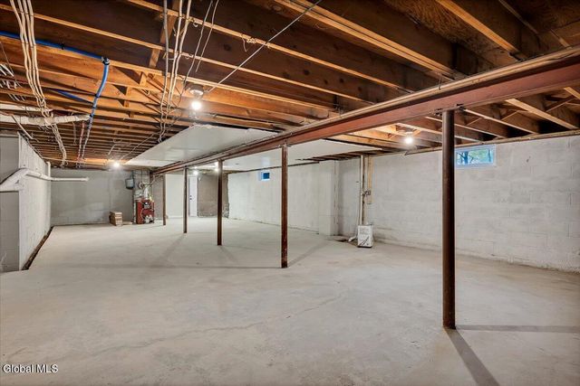 37 Greenwood Road, North Greenbush, NY 12198