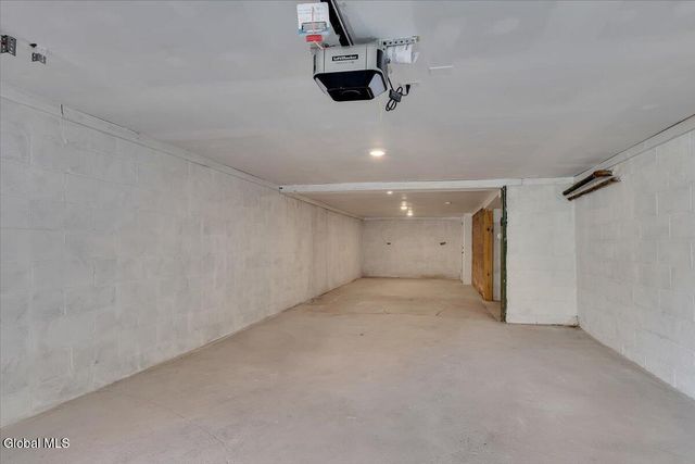 37 Greenwood Road, North Greenbush, NY 12198