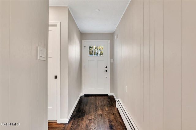 37 Greenwood Road, North Greenbush, NY 12198