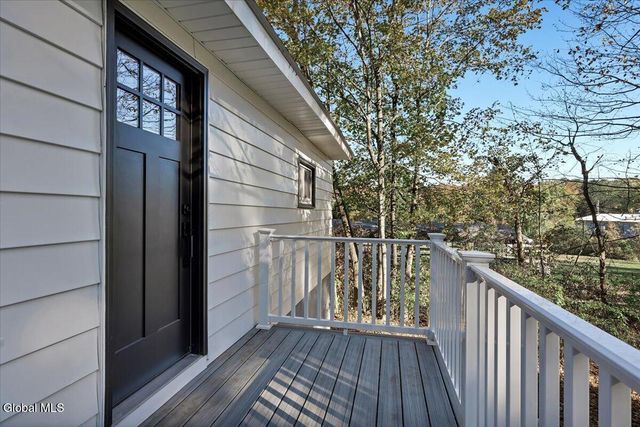 37 Greenwood Road, North Greenbush, NY 12198