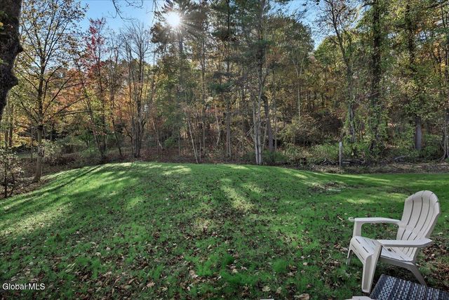 37 Greenwood Road, North Greenbush, NY 12198