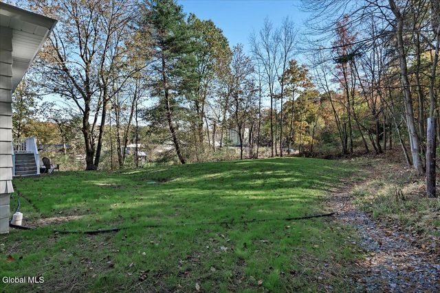 37 Greenwood Road, North Greenbush, NY 12198