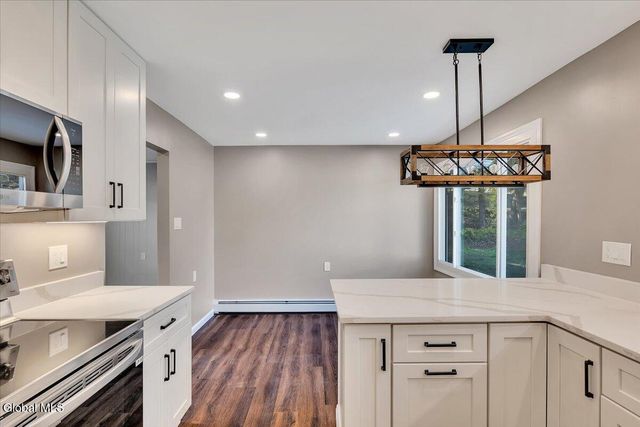 37 Greenwood Road, North Greenbush, NY 12198