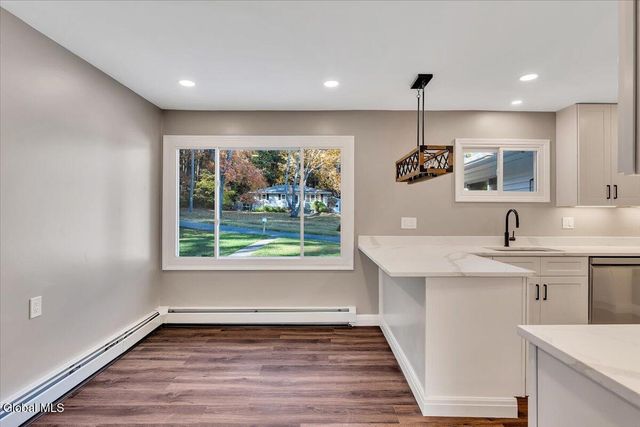 37 Greenwood Road, North Greenbush, NY 12198