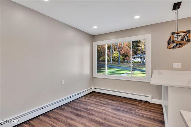 37 Greenwood Road, North Greenbush, NY 12198