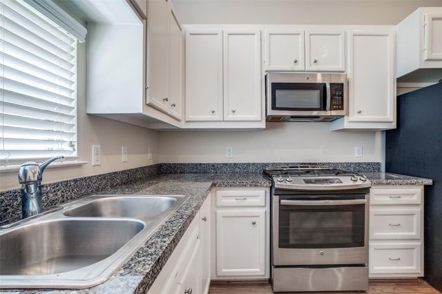 2710 Hullsmith Drive 401, Houston, TX 77063