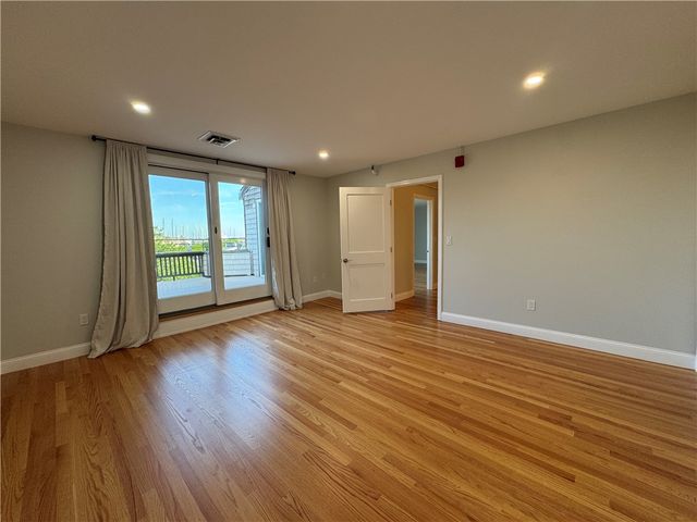 198 Thames Street 6, Newport, RI 02840