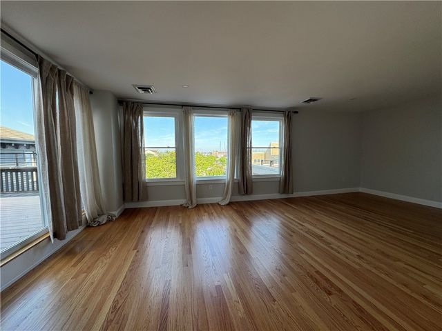 198 Thames Street 6, Newport, RI 02840