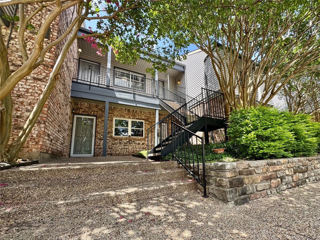 2506 Wedglea Drive 108, Dallas, TX 75211