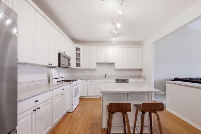 1500 S Ardmore Avenue 611, Villa Park, IL 60181